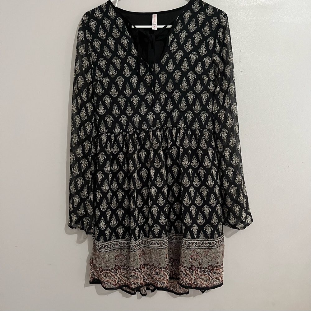 Black and Cream Patterned Dress pockets size Medium